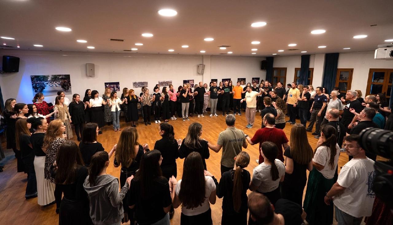 Δεκάδες φίλοι της παράδοσης στο σεμινάριο για τους Κυκλαδίτικους χορούς στο Λύκειον των Ελληνίδων μυήθηκαν στα μυστικά των κυ